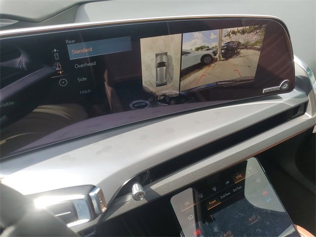 New 2026 Cadillac Vistiq Platinum image 16