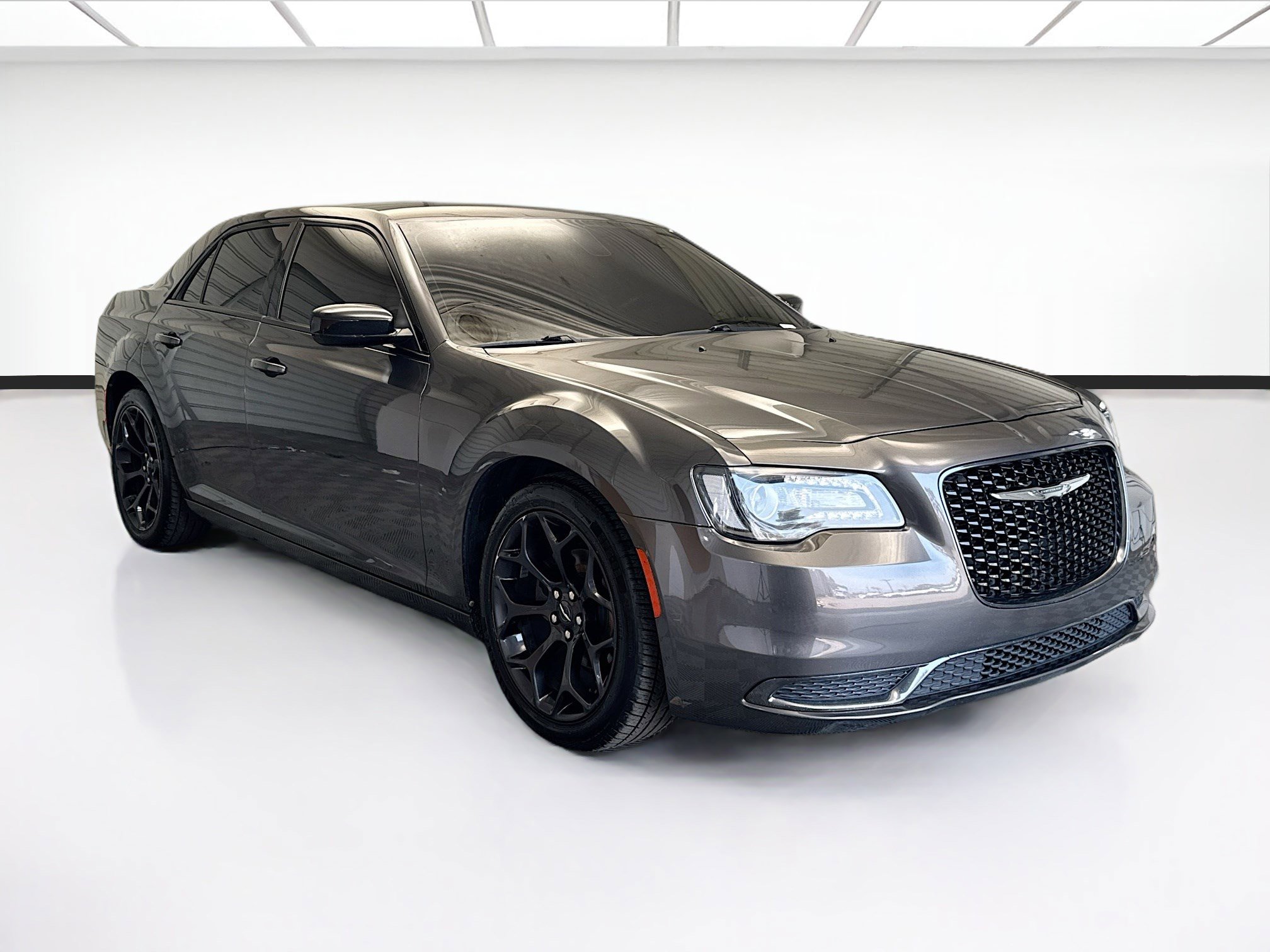 Used 2020 Chrysler 300 Touring w/ Sport Appearance Package image 3