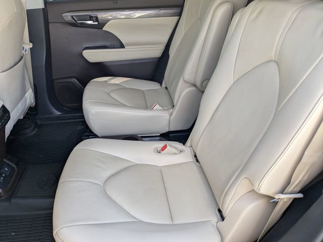 Used 2020 Toyota Highlander Limited image 13