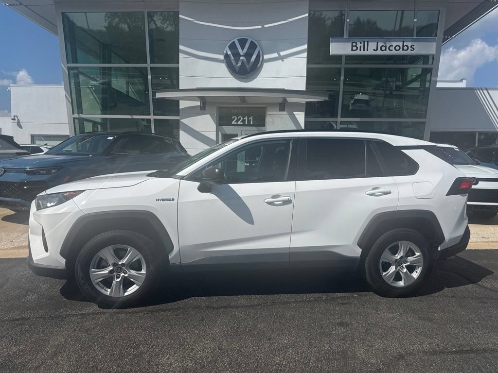 Used 2021 Toyota RAV4 LE AWD/4WD image 3