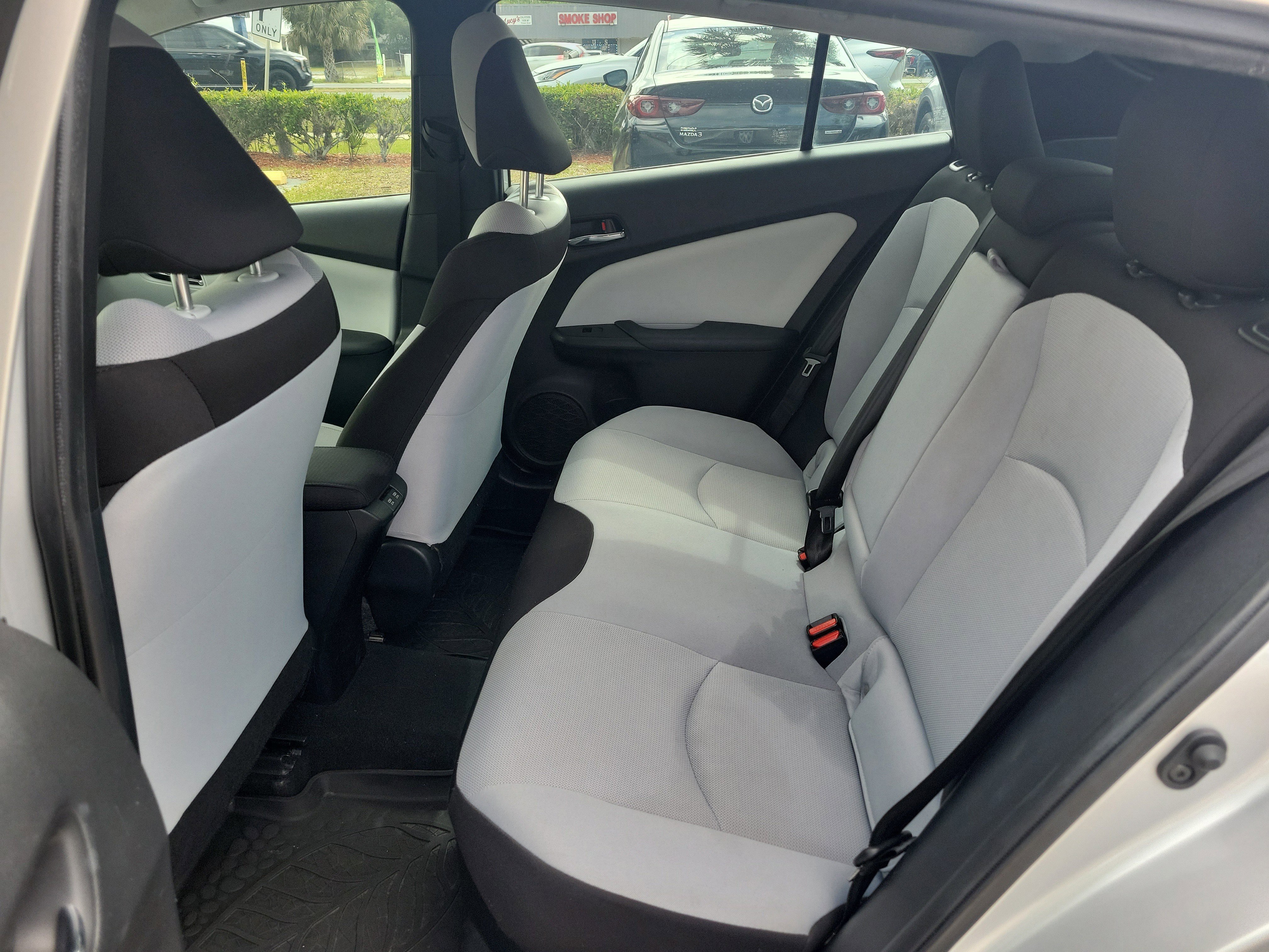 Used 2019 Toyota Prius L Eco FWD image 14