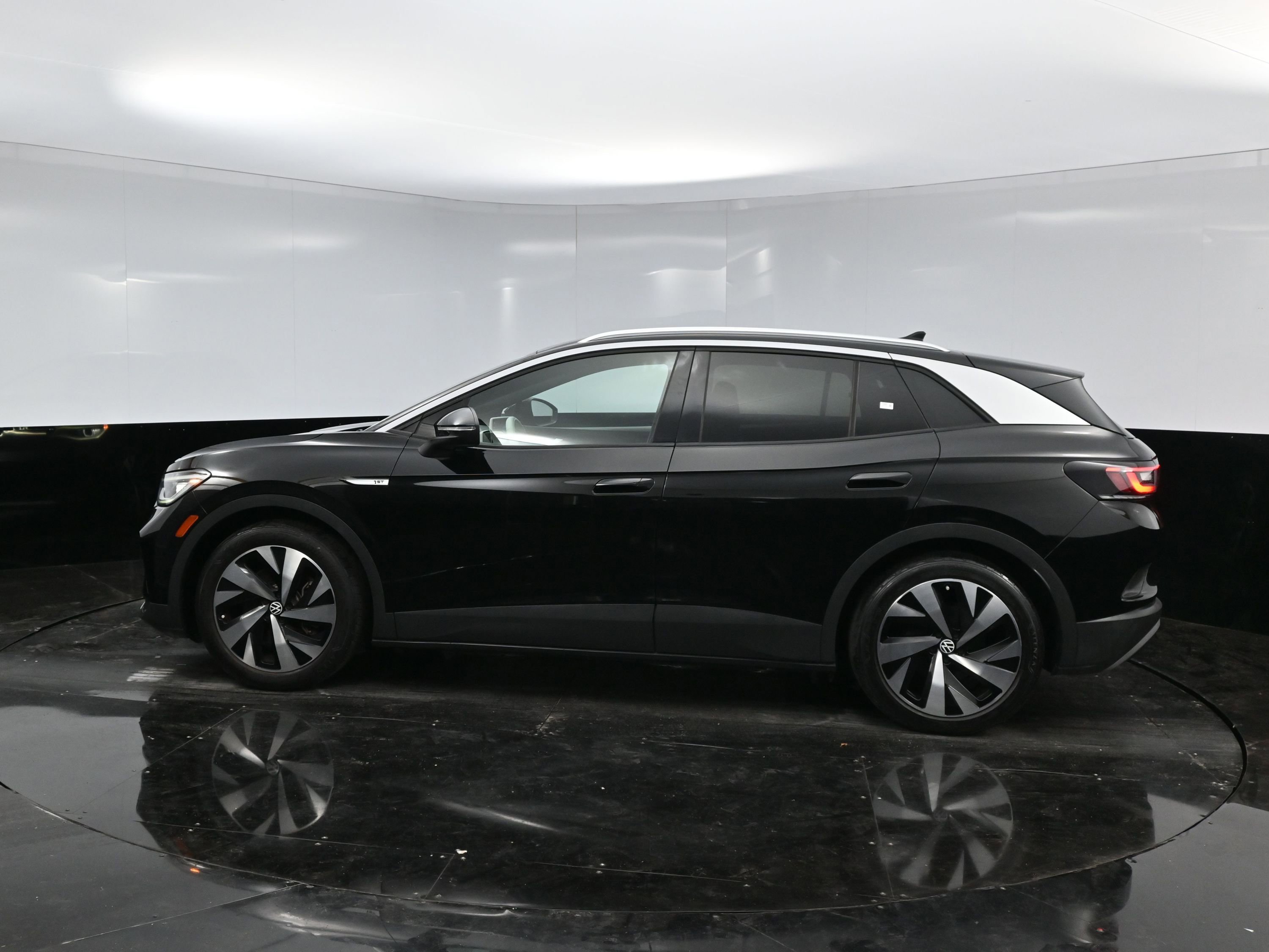 Used 2021 Volkswagen ID.4 1st Edition w/ ID.4 Protection Package image 4