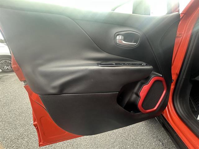 Used 2016 Jeep Renegade Trailhawk w/ Premium Trailhawk Package image 22