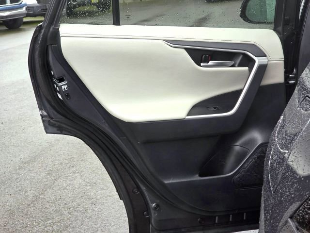 Used 2019 Toyota RAV4 Limited image 29