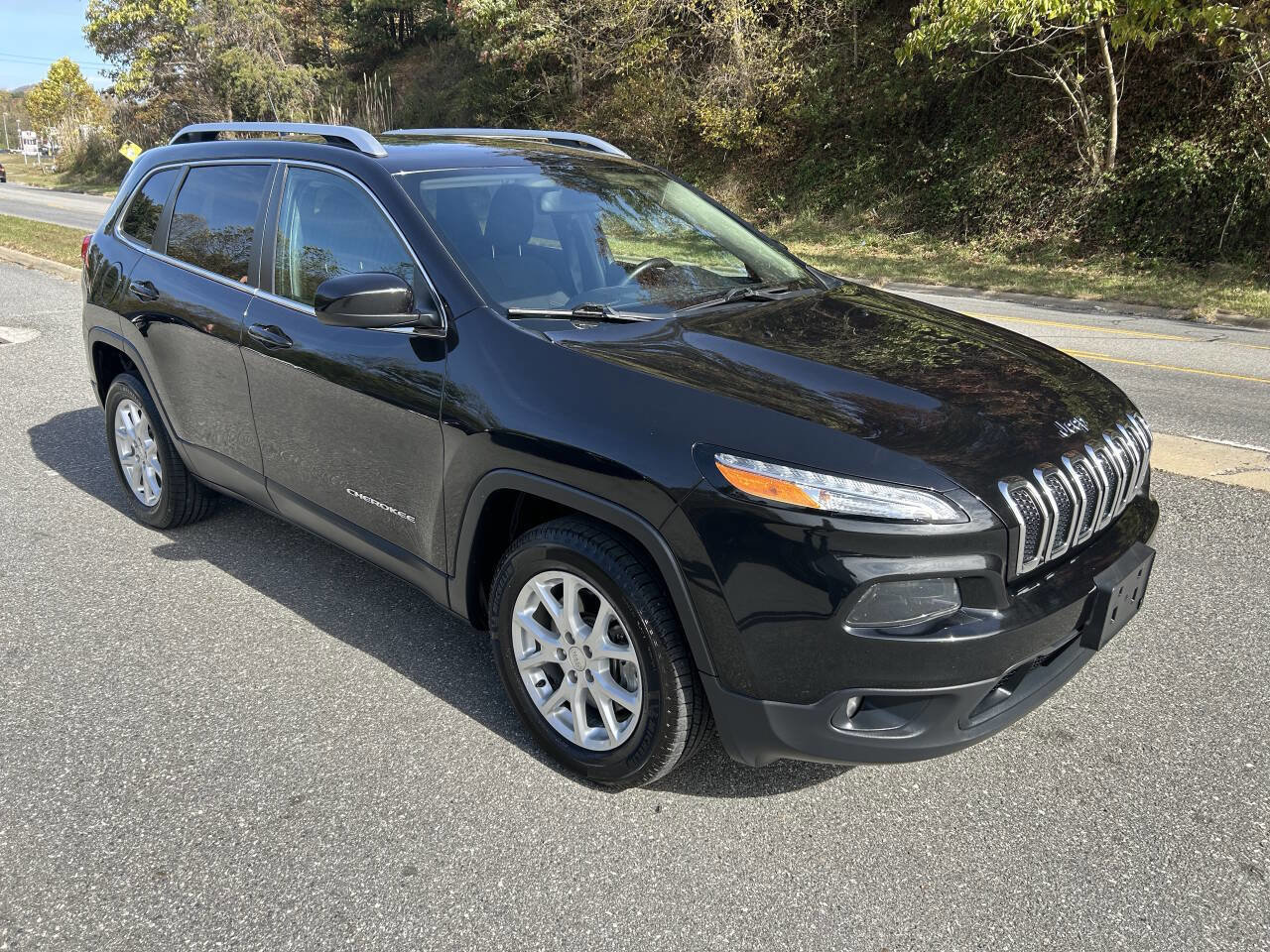 Used 2016 Jeep Cherokee Latitude image 11