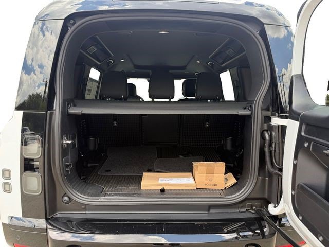 New 2026 Land Rover Defender 110 X-Dynamic SE AWD/4WD image 18