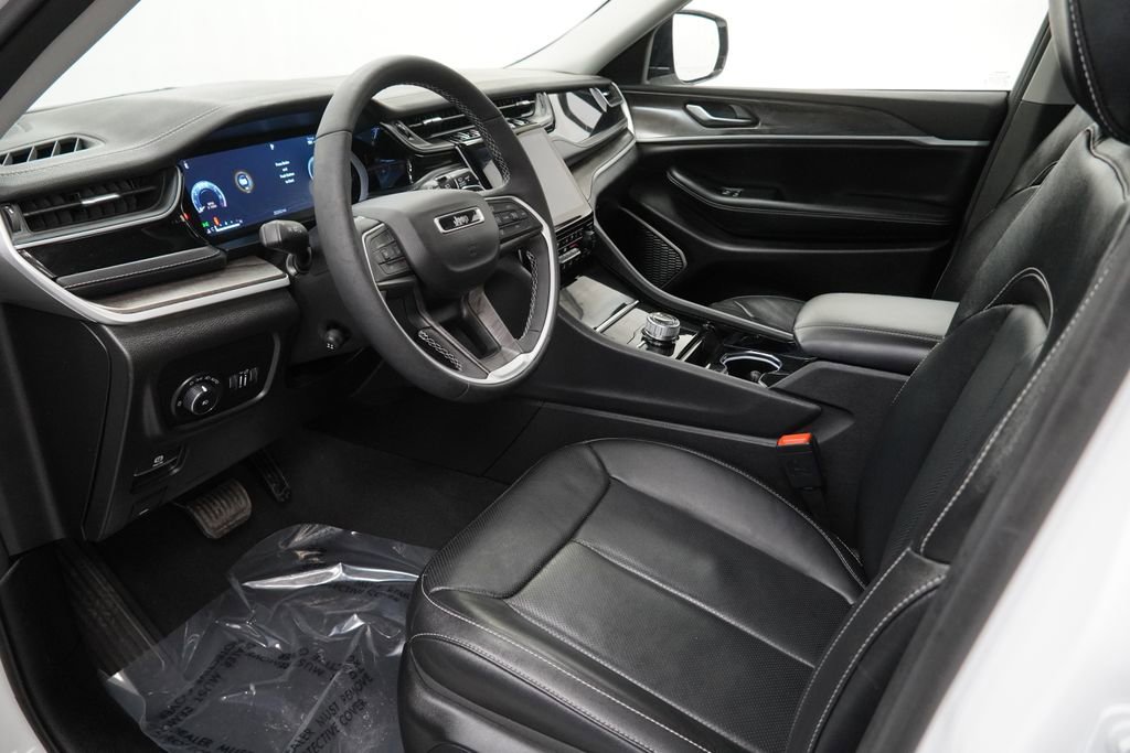 Certified 2023 Jeep Grand Cherokee Limited w/ Luxury Tech Group II AWD/4WD image 18