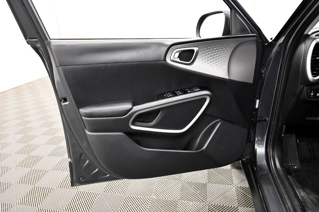 Certified 2025 Kia Soul LX FWD image 13