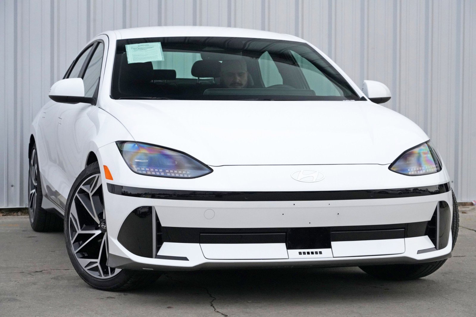 Used 2023 Hyundai Ioniq 6 SEL image 2