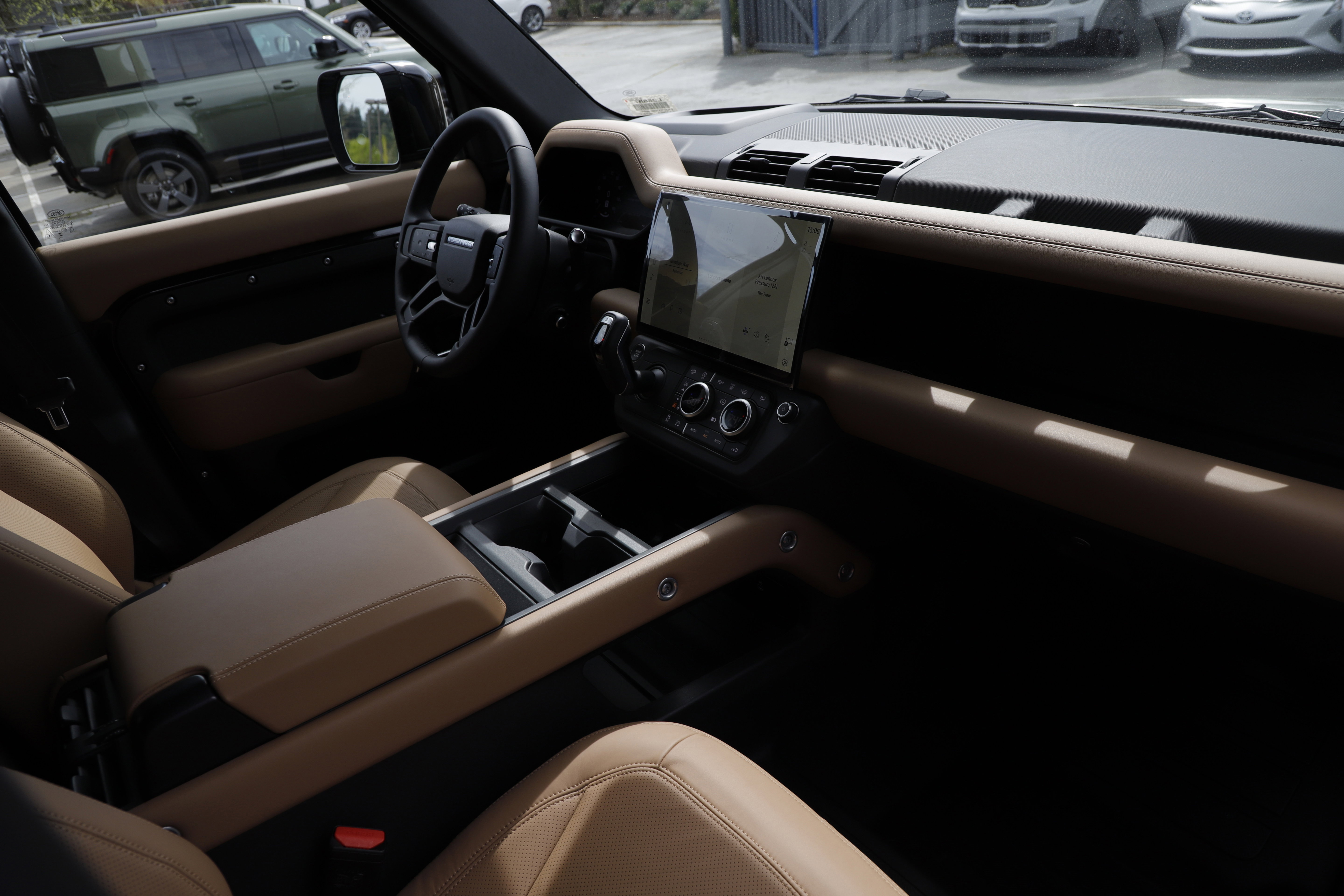 New 2026 Land Rover Defender 110 S AWD/4WD image 9