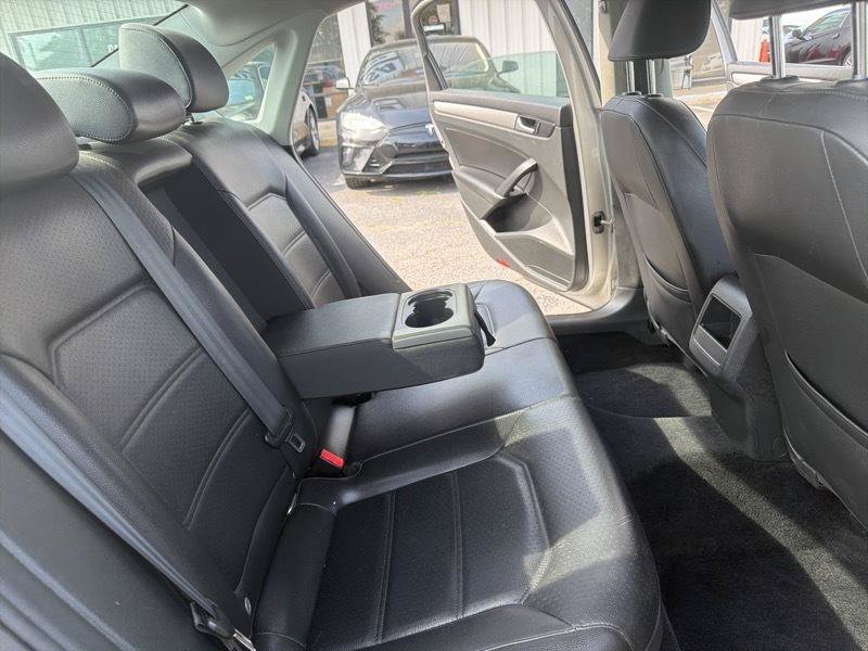 Used 2014 Volkswagen Passat 1.8T Wolfsburg Edition FWD image 20