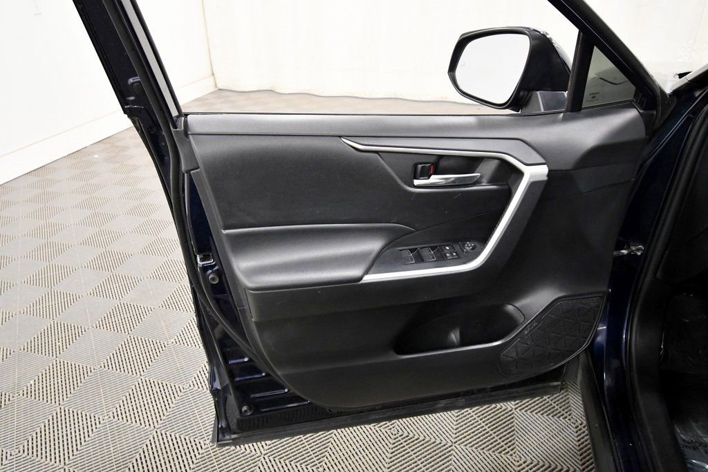 Used 2022 Toyota RAV4 XLE AWD/4WD image 13