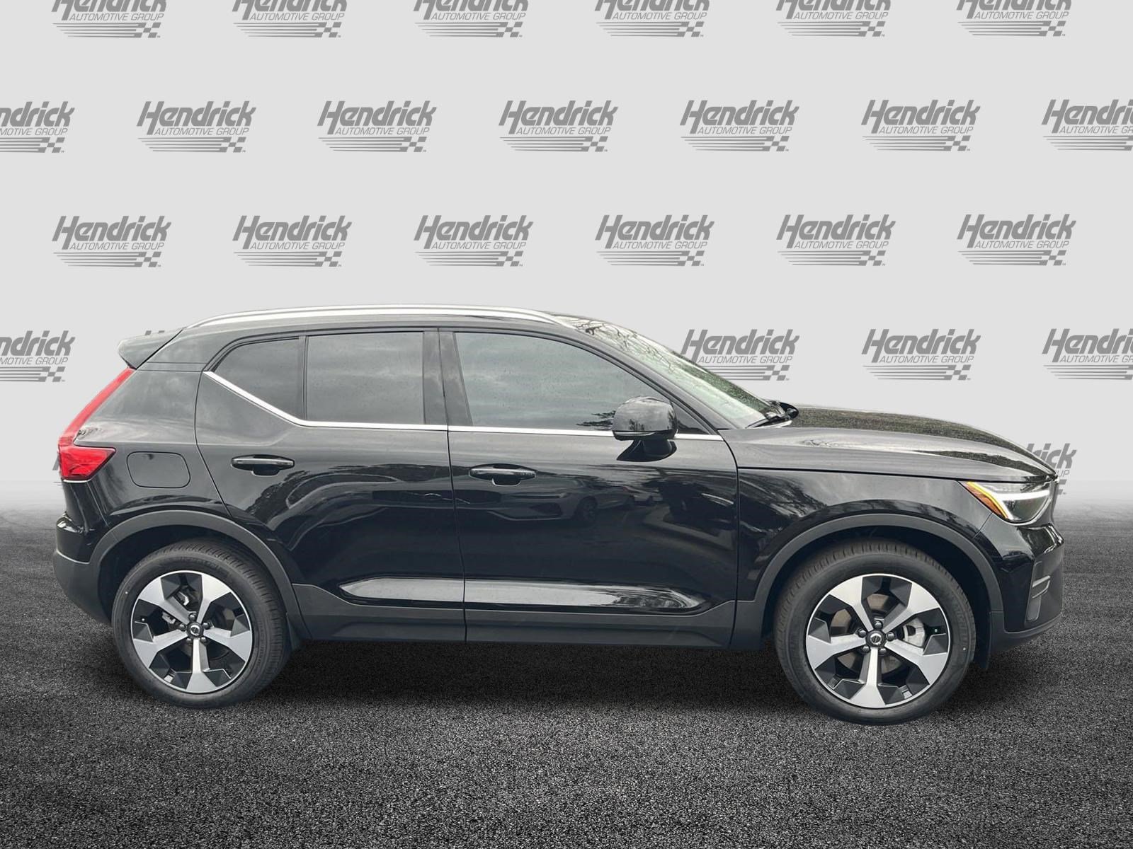 Certified 2025 Volvo XC40 B5 Core w/ Protection Package Premier image 11