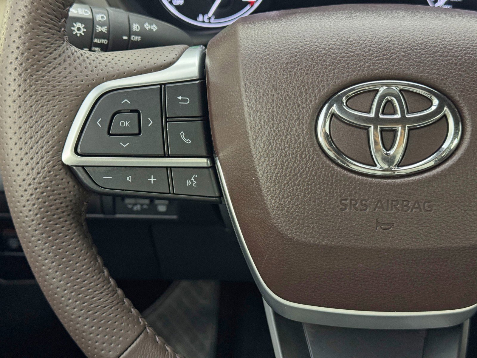 Used 2024 Toyota Sienna Platinum image 23