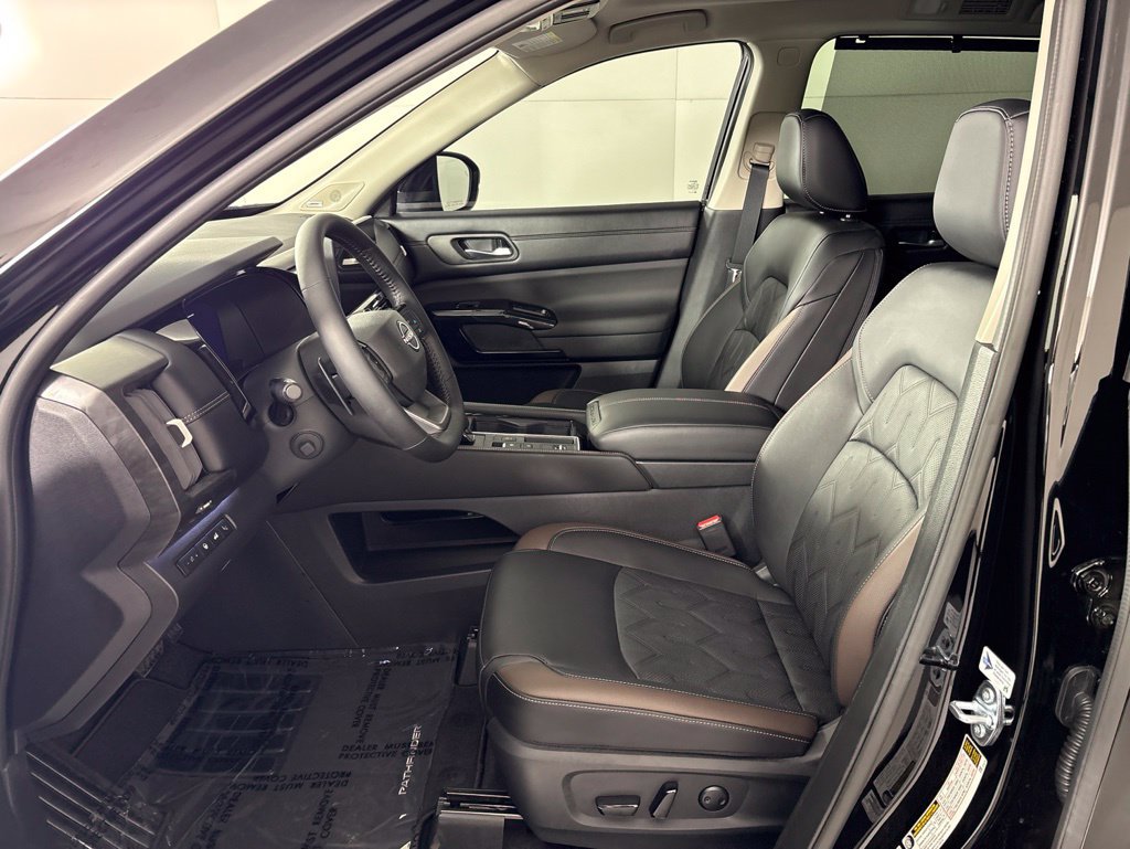 New 2026 Nissan Pathfinder Platinum w/ Cargo Package FWD image 18