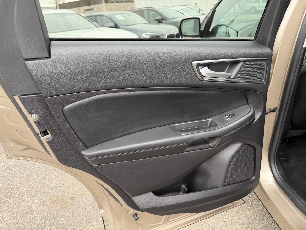 Used 2021 Ford Edge SE image 13