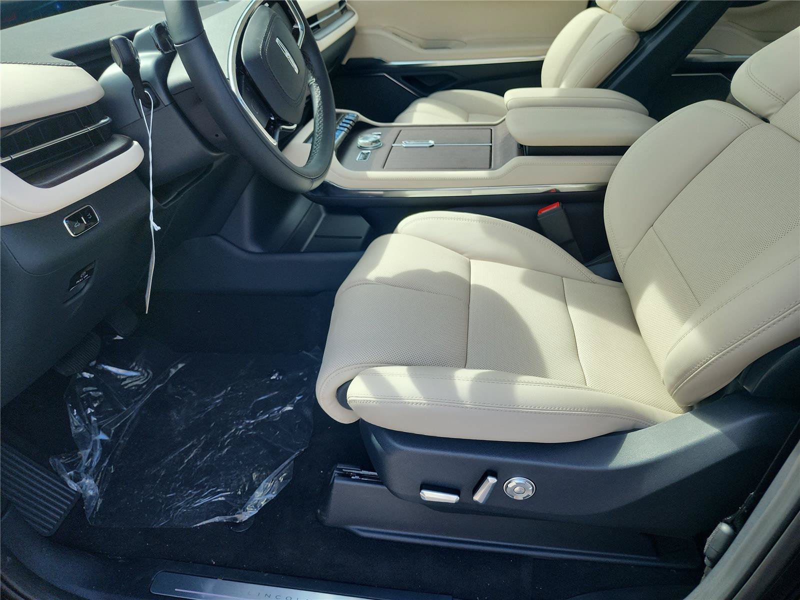 New 2027 Lincoln Navigator Reserve w/ Jet Appearance Package AWD/4WD image 17
