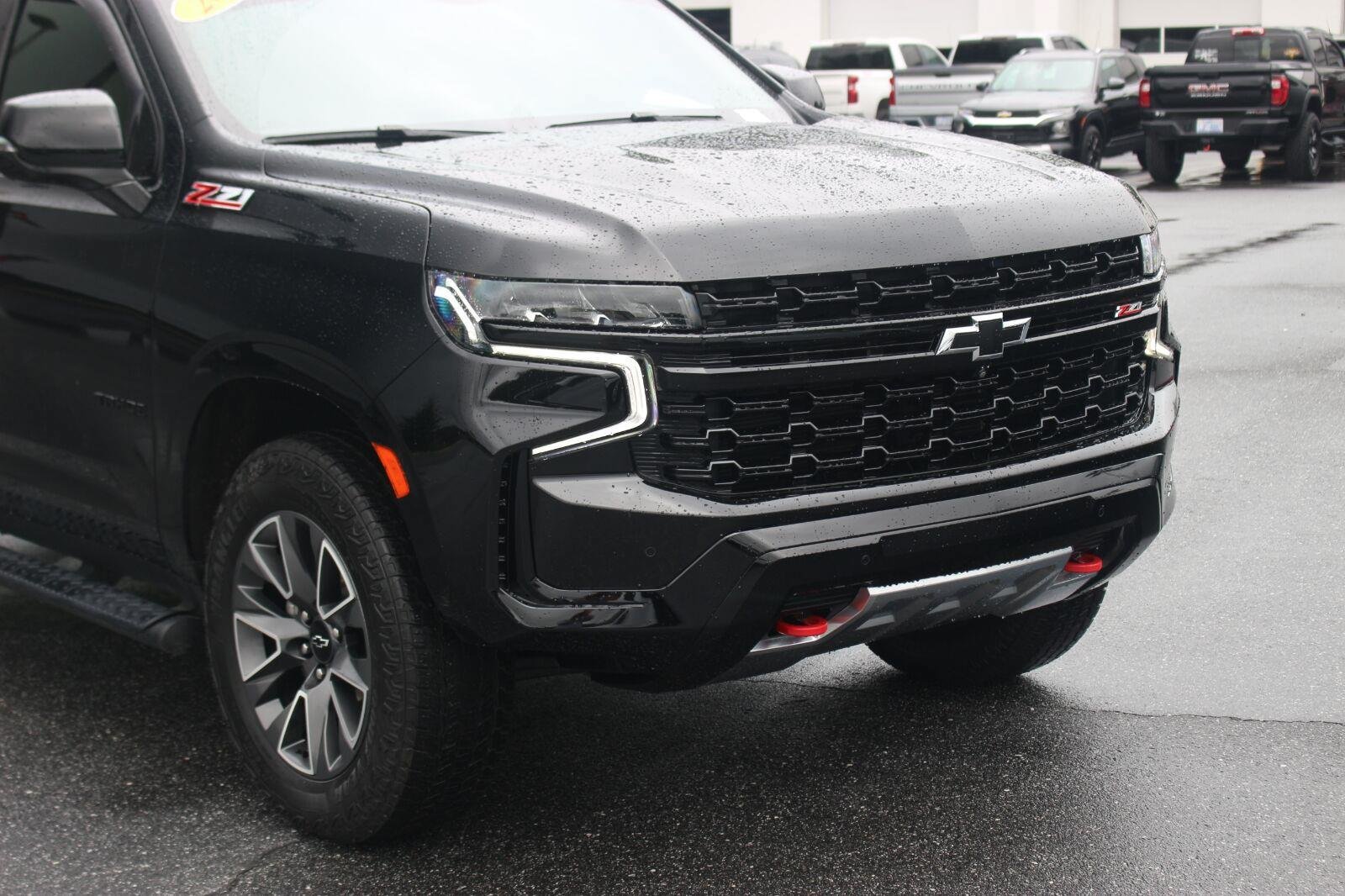 Used 2024 Chevrolet Tahoe Z71 w/ Luxury Package AWD/4WD image 9