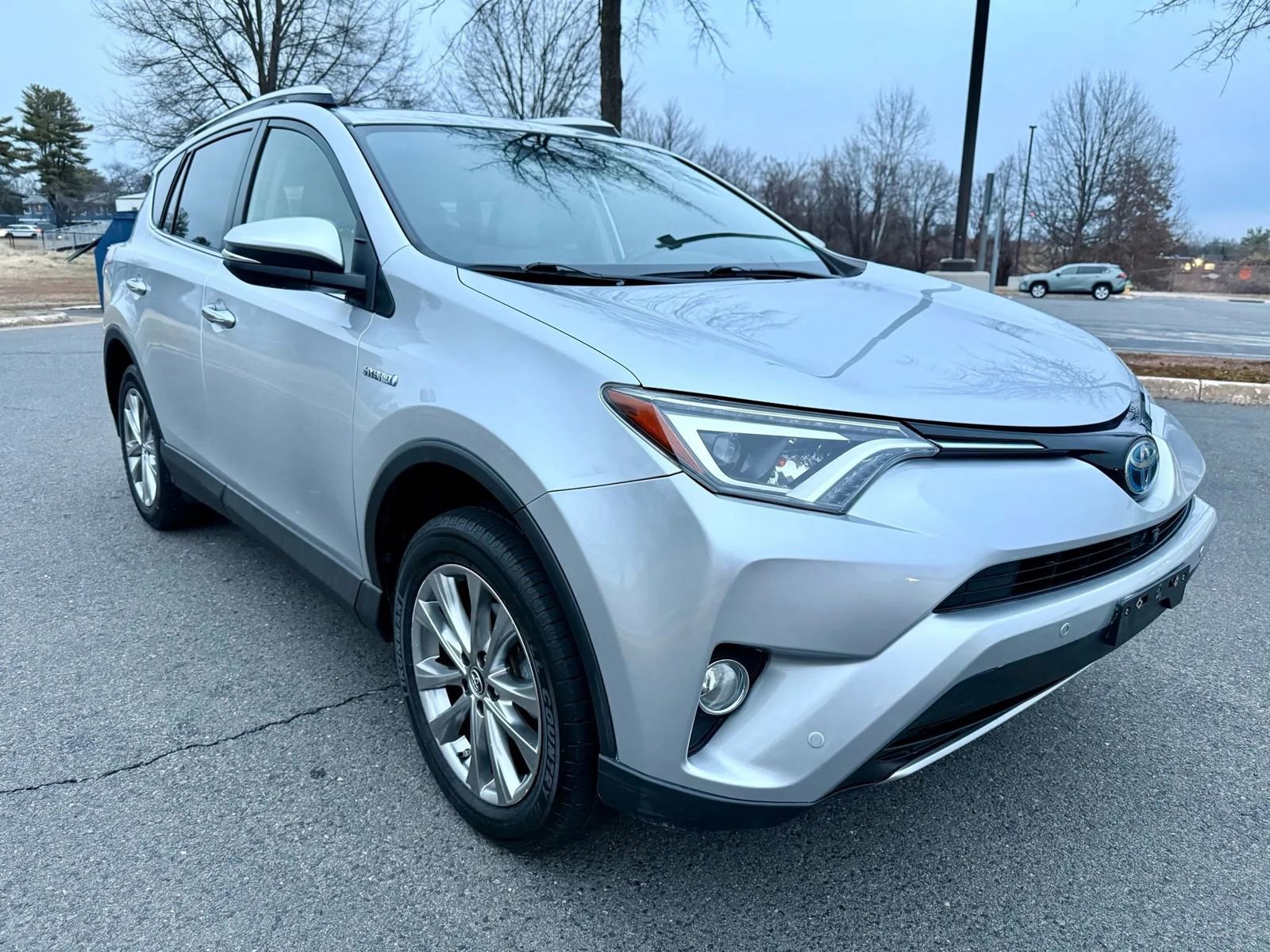 Used 2016 Toyota RAV4 Limited image 3