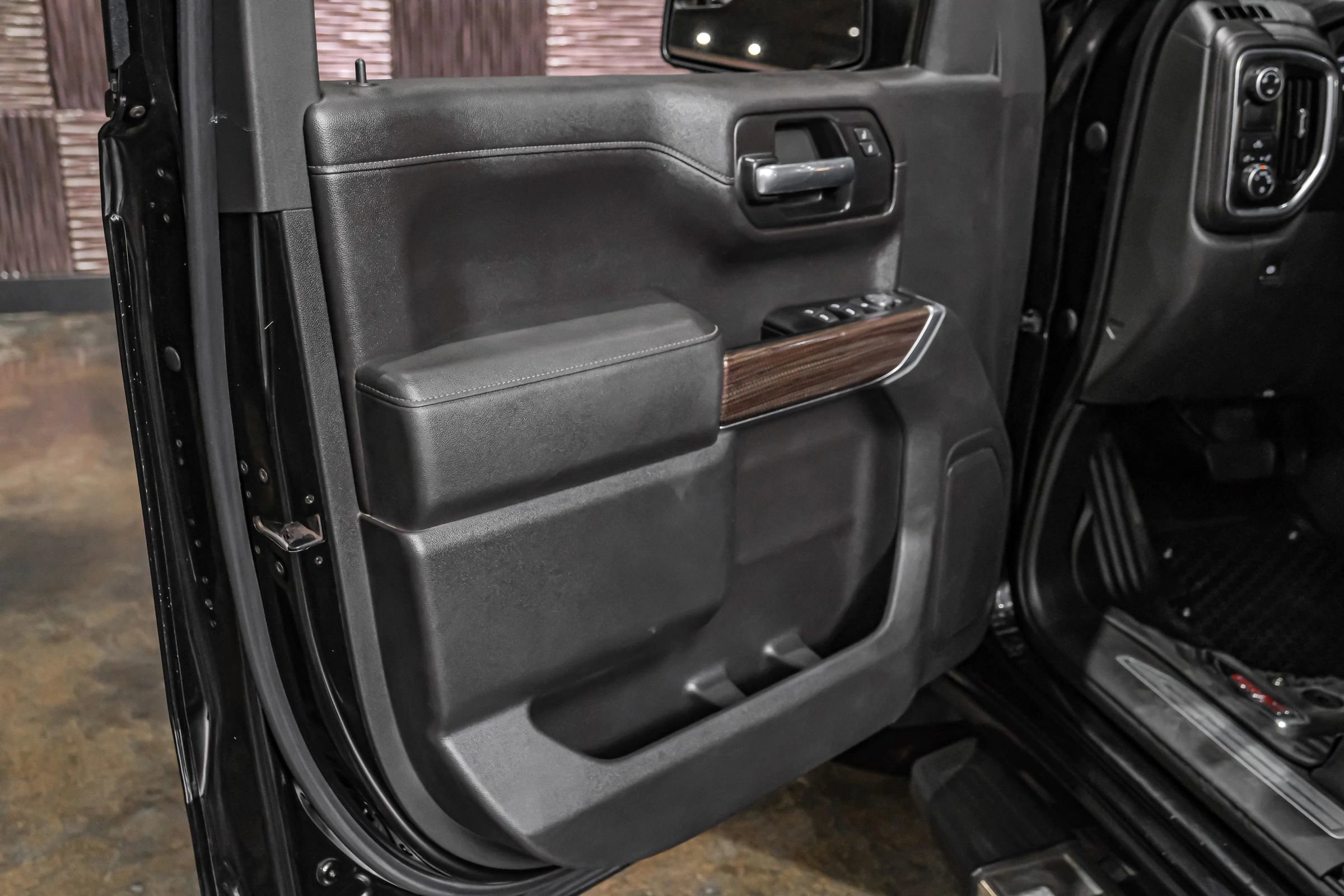 Used 2019 Chevrolet Silverado 1500 LT w/ All-Star Edition image 39