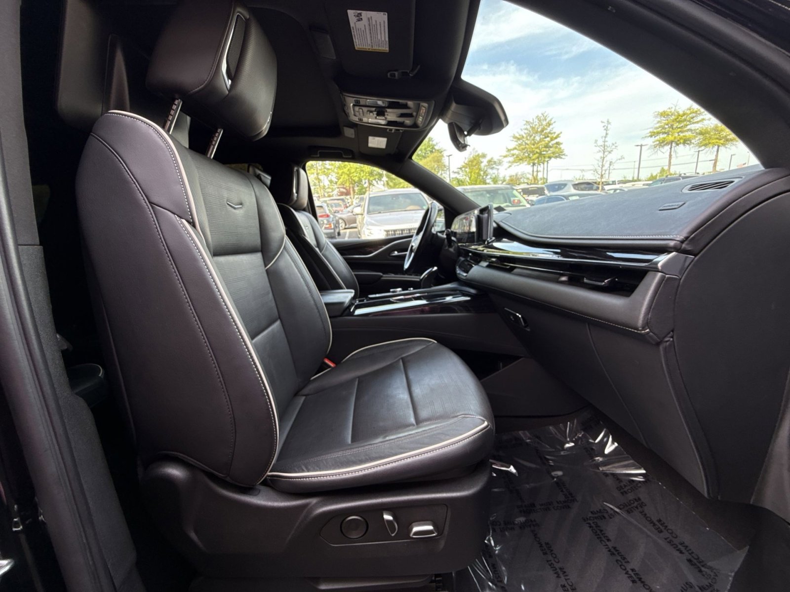 Used 2023 Cadillac Escalade Sport AWD/4WD image 28