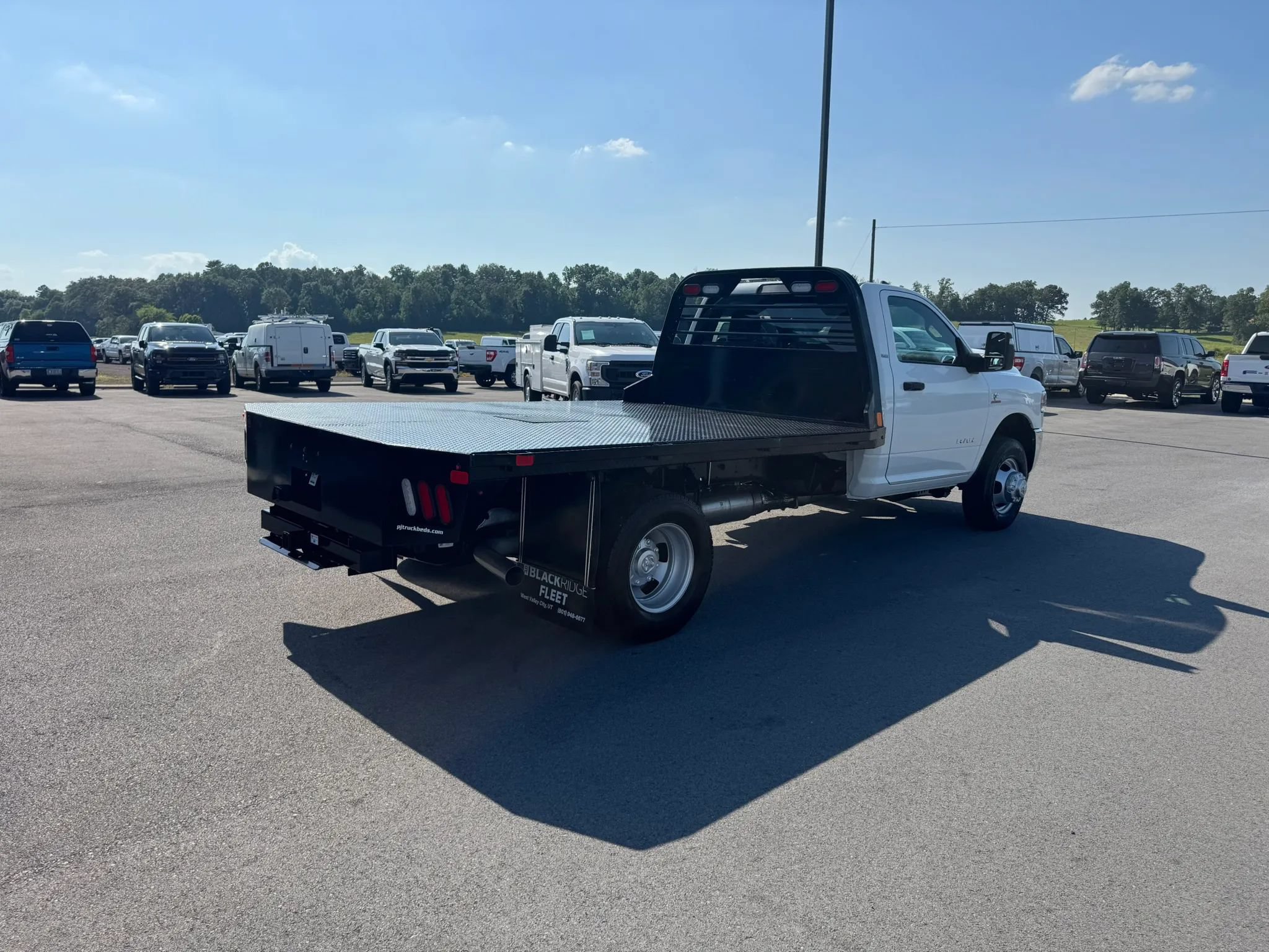 Used 2023 RAM 3500 SLT w/ Quick Order Package 2YG SLT AWD/4WD image 4