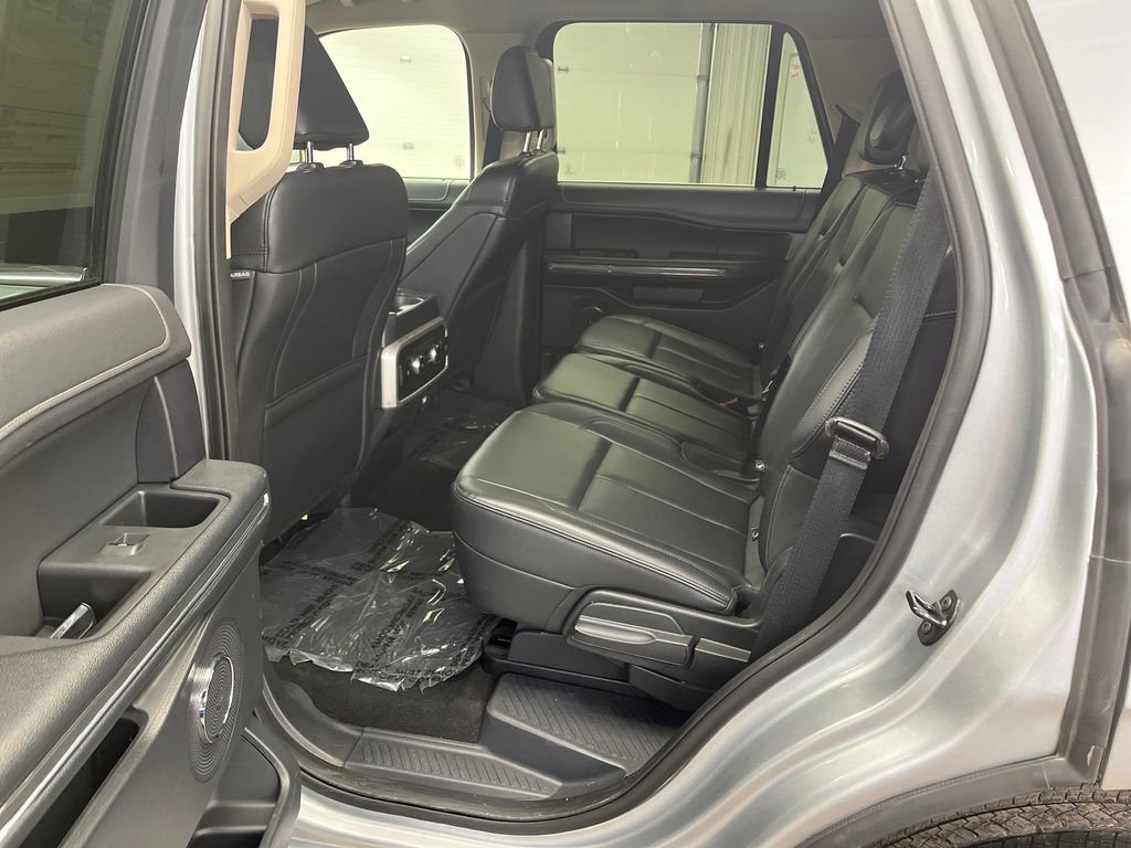 Used 2024 Ford Expedition XLT image 15