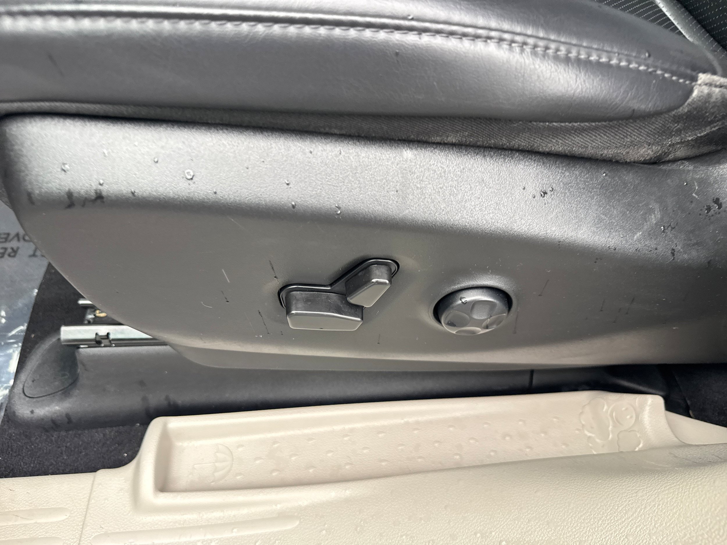 Used 2023 Chrysler Pacifica Touring-L FWD image 4