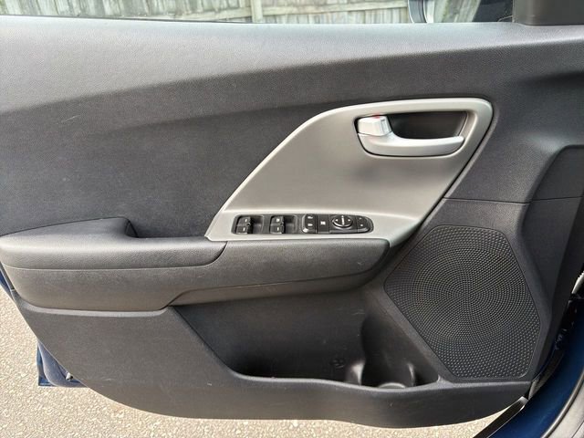 Used 2017 Kia Niro LX image 22