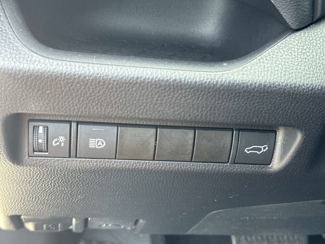Used 2021 Toyota RAV4 XLE w/ Convenience Package AWD/4WD image 29