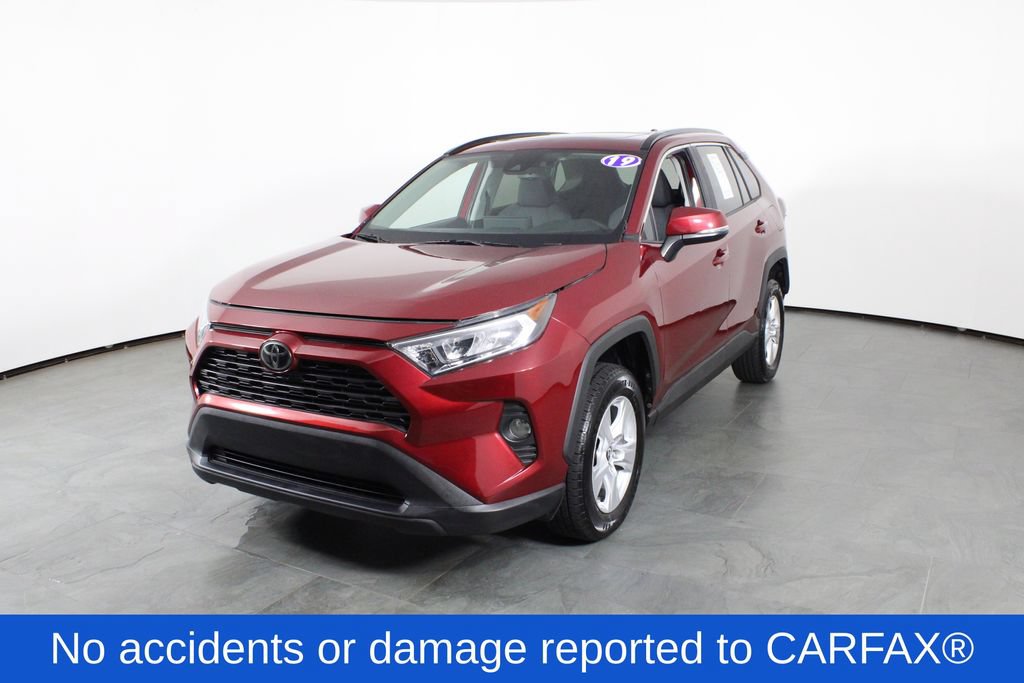 Used 2019 Toyota RAV4 XLE FWD image 2