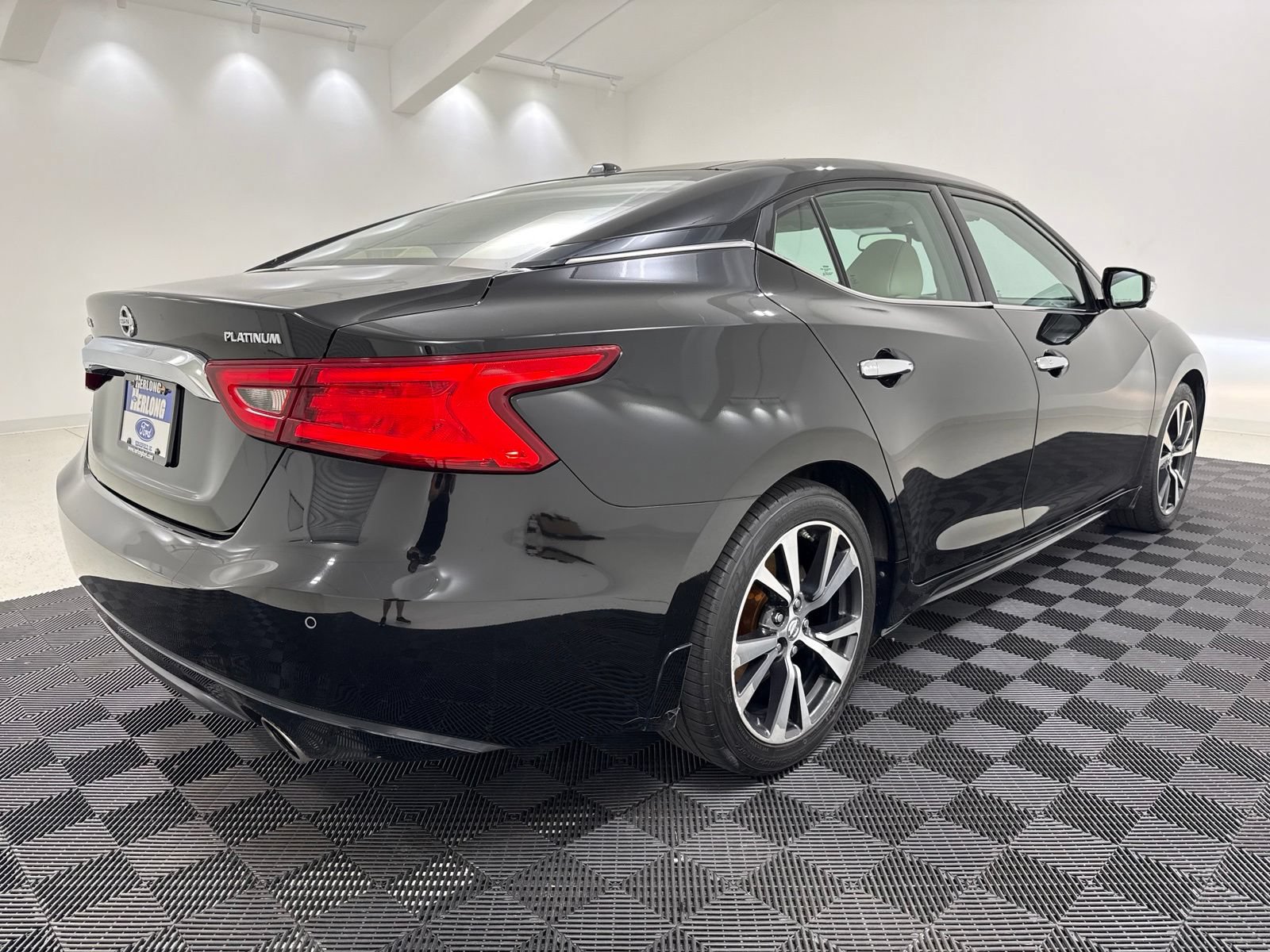 Used 2017 Nissan Maxima Platinum w/ Interior Lighting Package FWD image 7