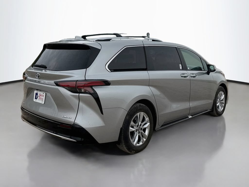 Used 2025 Toyota Sienna Limited AWD/4WD image 7
