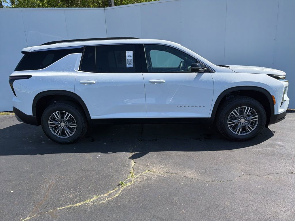 New 2026 Chevrolet Traverse LT w/ Driver Confidence Package AWD/4WD image 2