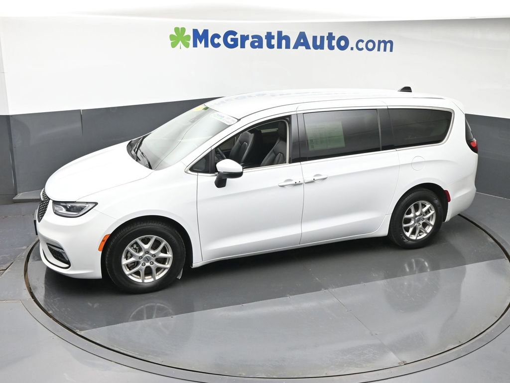 Used 2023 Chrysler Pacifica Touring-L FWD image 21