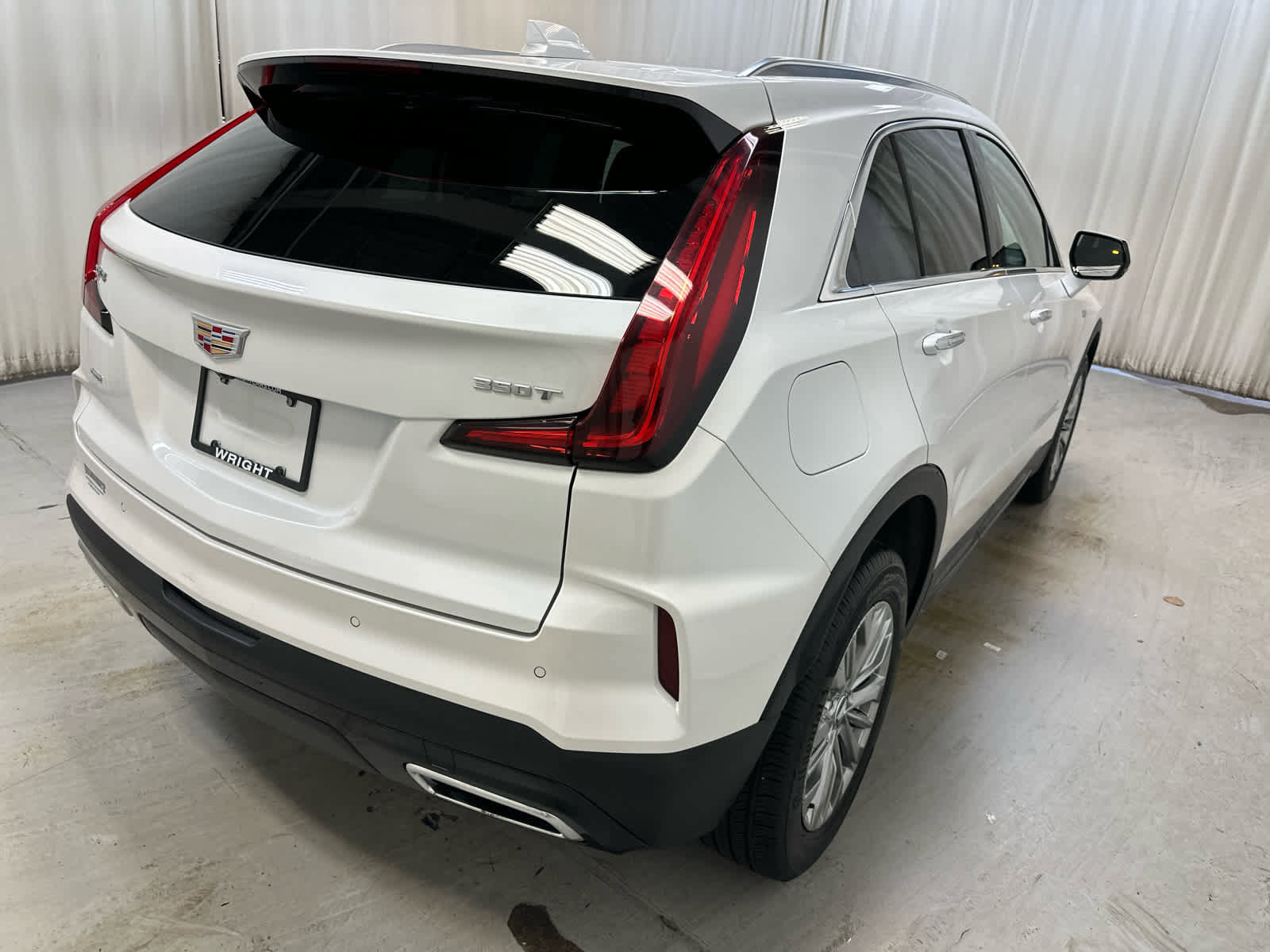 Used 2024 Cadillac XT4 Premium Luxury image 11