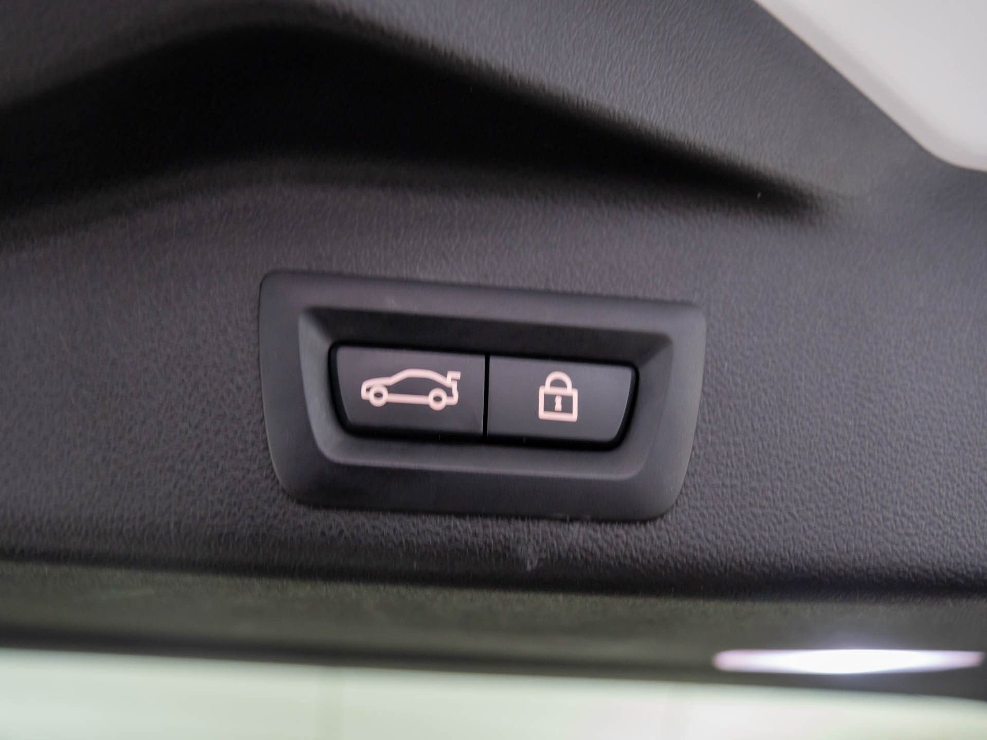 Used 2021 BMW X5 xDrive40i w/ Premium Package image 29