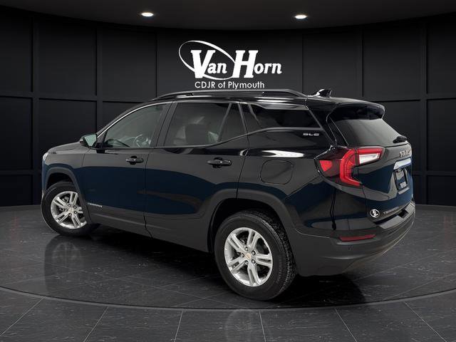 Used 2023 GMC Terrain SLE w/ Driver Convenience Package image 3