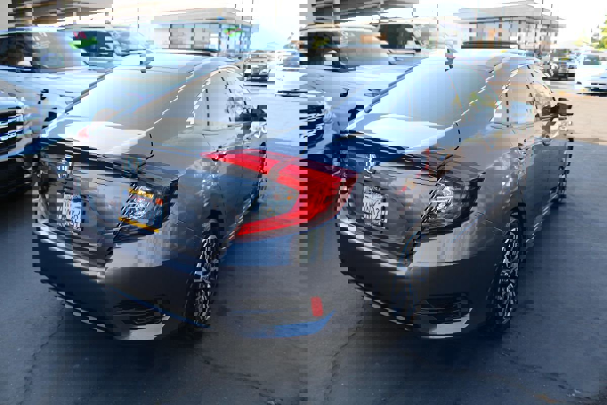 Used 2017 Honda Civic EX-T image 7