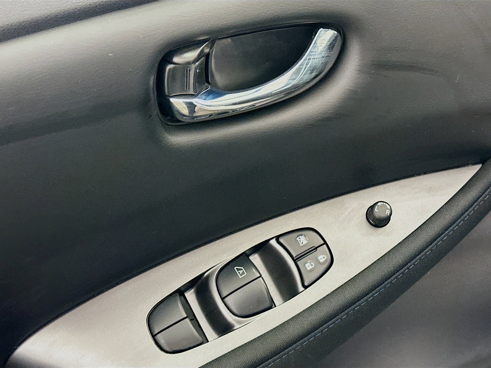 Used 2023 Nissan Leaf S image 15