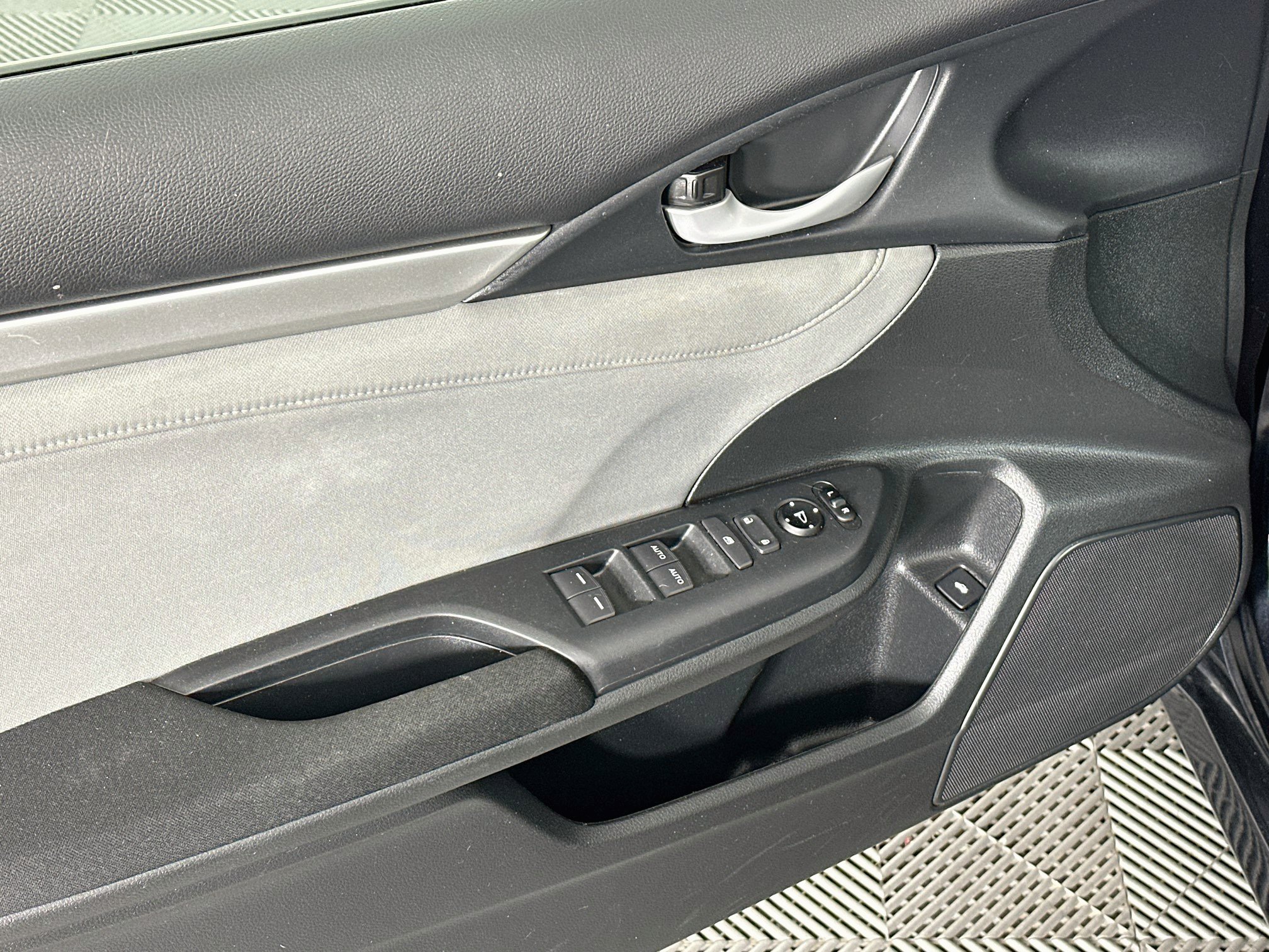 Used 2018 Honda Civic EX image 15