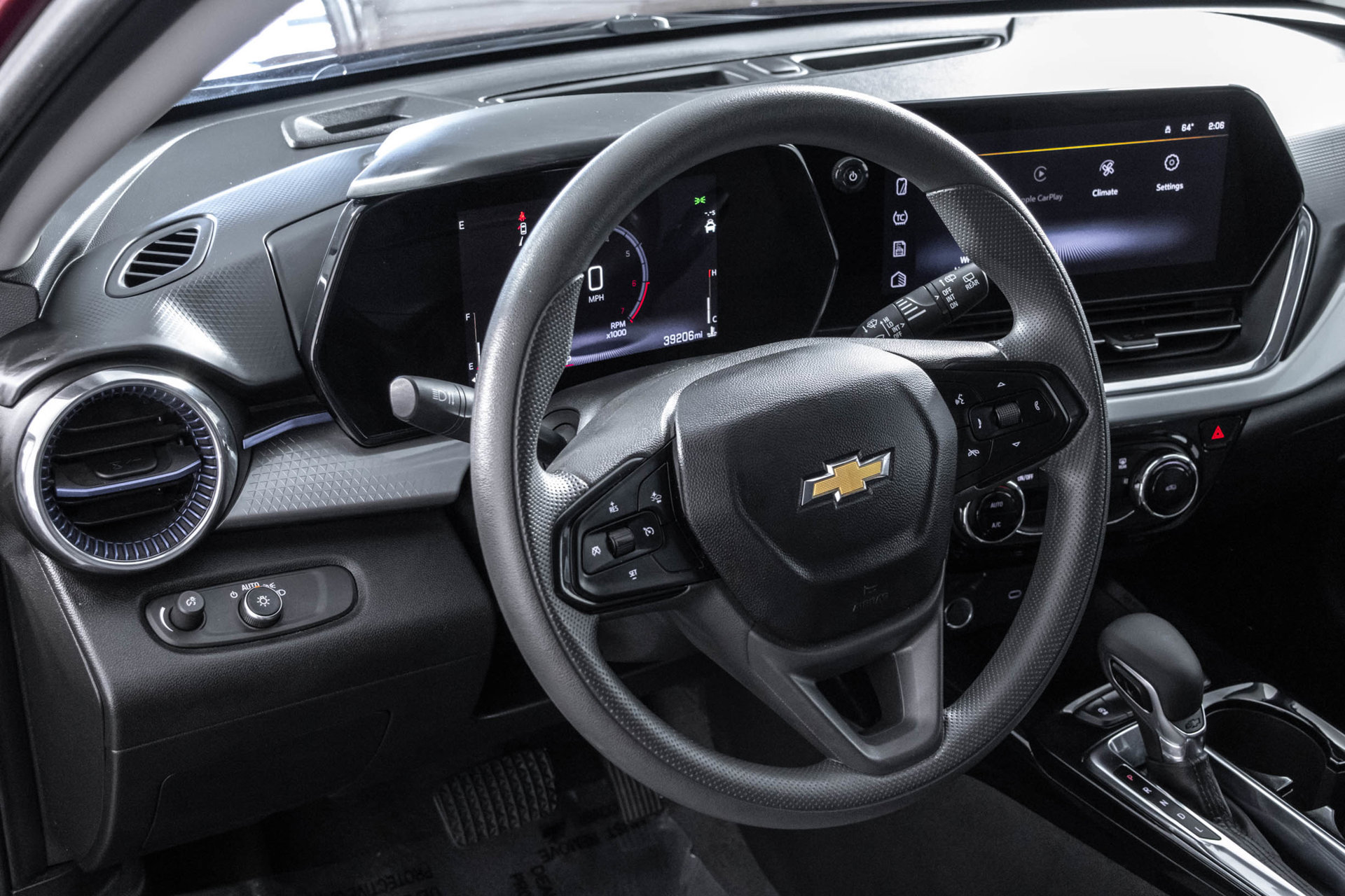 Used 2025 Chevrolet Trax LT FWD image 32