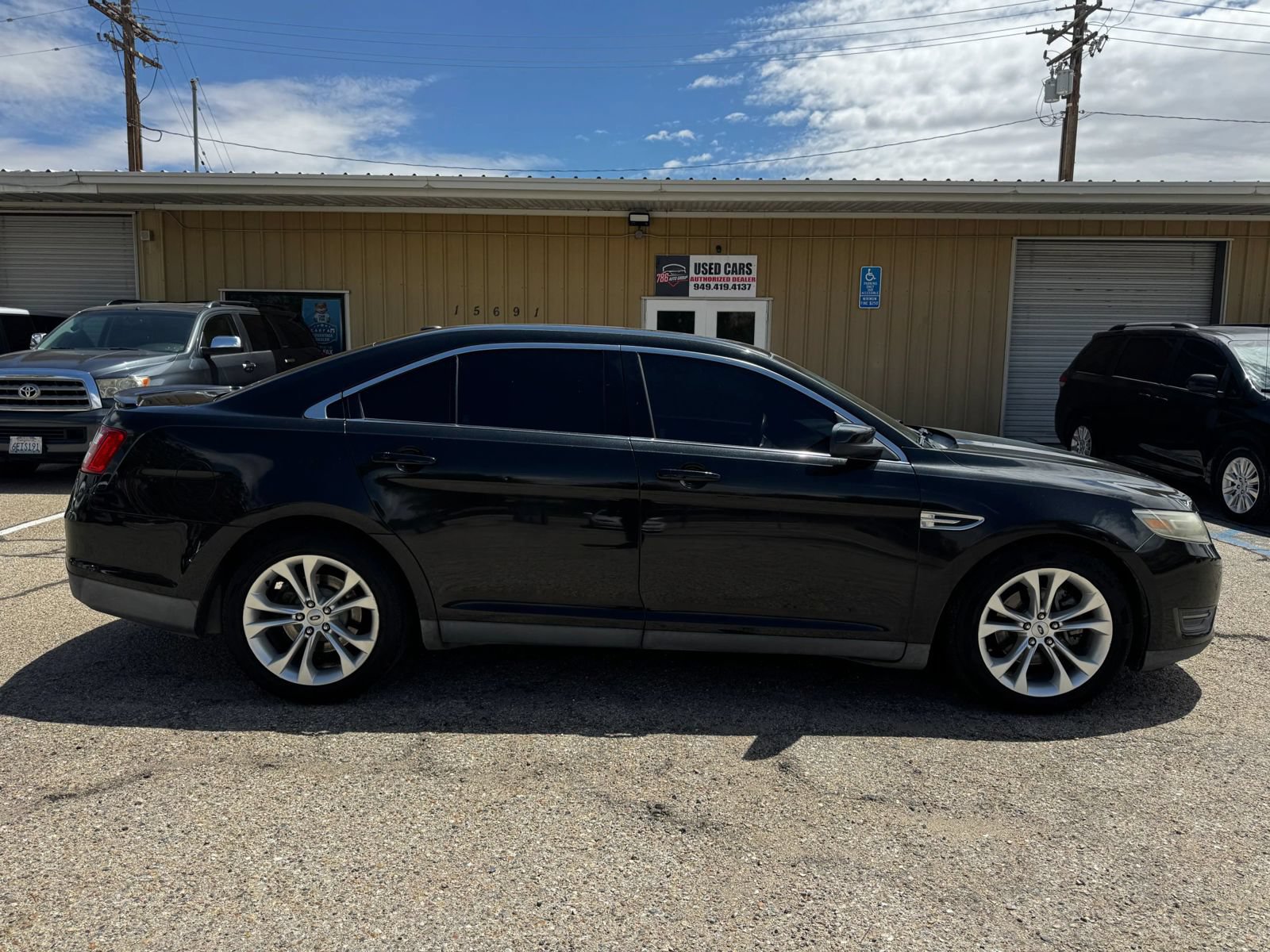 Used 2013 Ford Taurus SEL FWD image 3