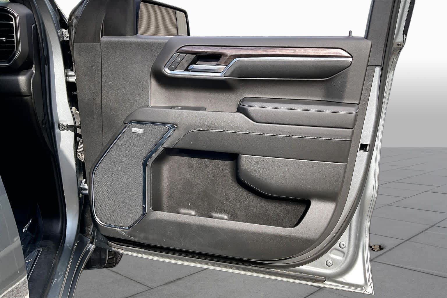 Used 2024 Chevrolet Silverado 1500 LTZ AWD/4WD image 23