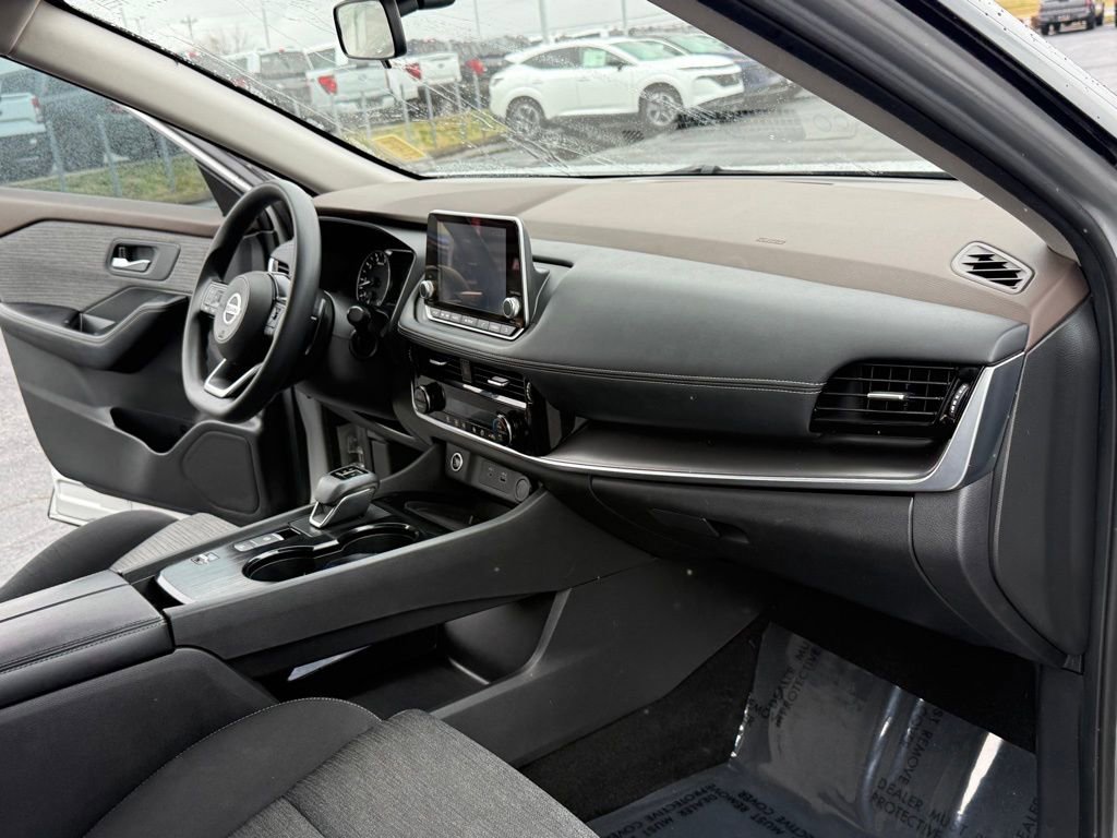 Used 2021 Nissan Rogue SV image 16