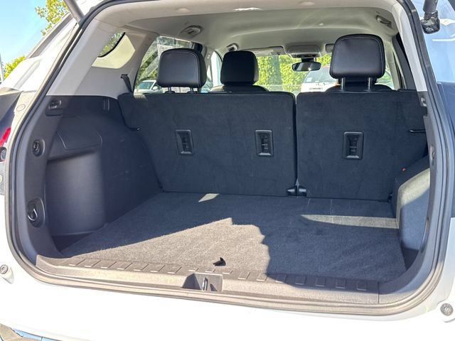 Used 2024 GMC Terrain SLT AWD/4WD image 20