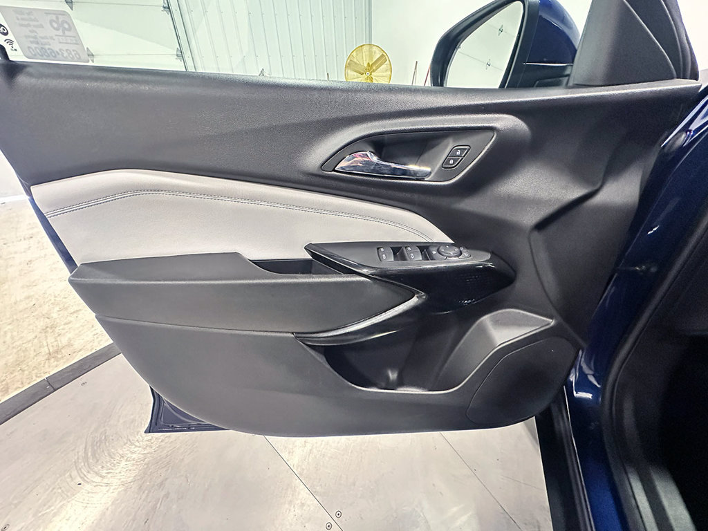 Used 2024 Chevrolet Trax LT w/ Driver Confidence Package FWD image 19