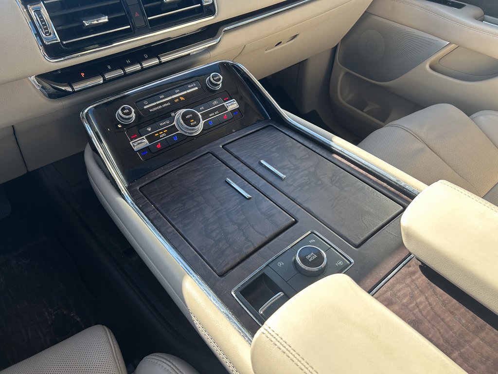 Used 2020 Lincoln Navigator Reserve w/ Luxury Package image 30