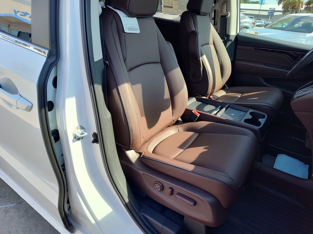 New 2026 Honda Odyssey Touring image 13