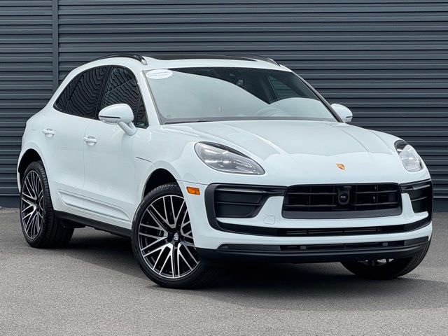 Certified 2025 Porsche Macan AWD/4WD image 9